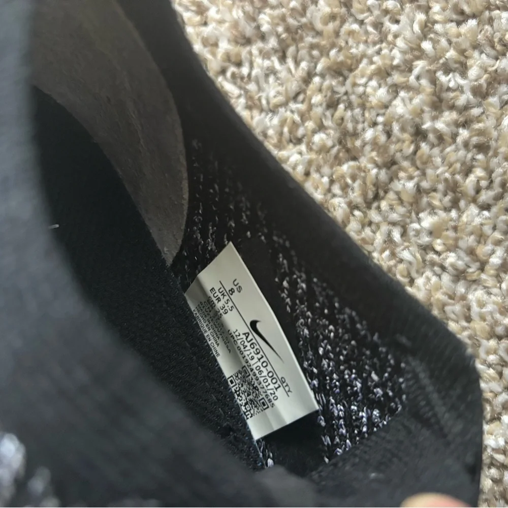 Women’s Nike Air VaporMax - Picture 8 of 10